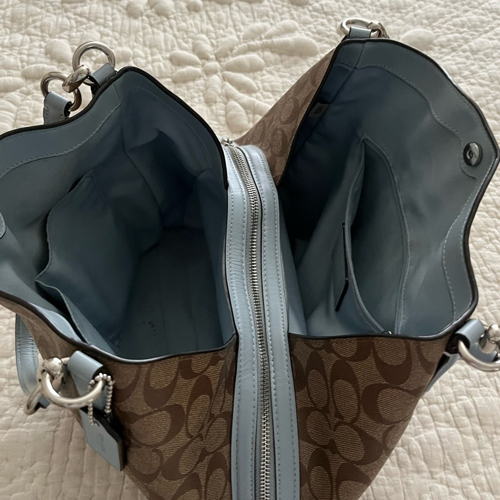 Coach signature monogram bag. - Picture 2 of 9